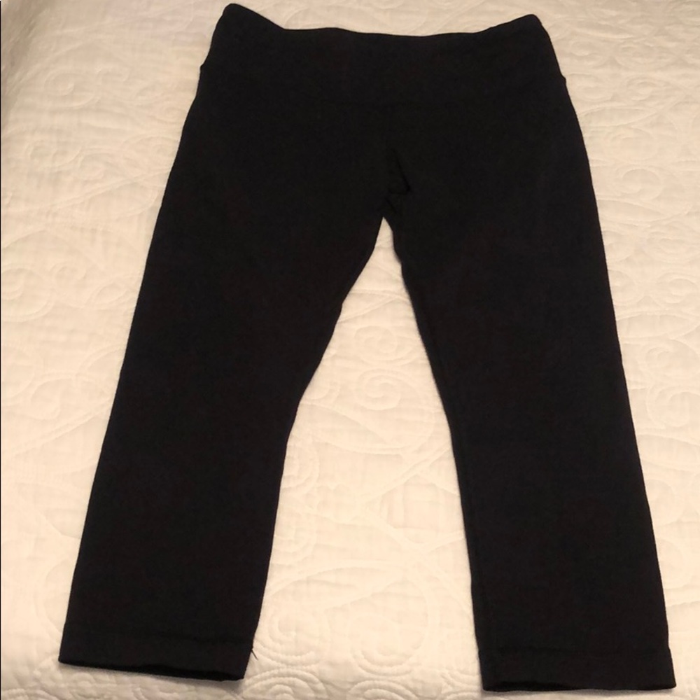 Lululemon cropped black wunder unders